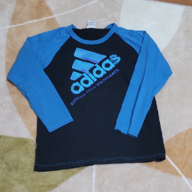 adidas(アディダス)のAdidas ロンT キッズ/ベビー/マタニティのキッズ服男の子用(90cm~)(Tシャツ/カットソー)の商品写真