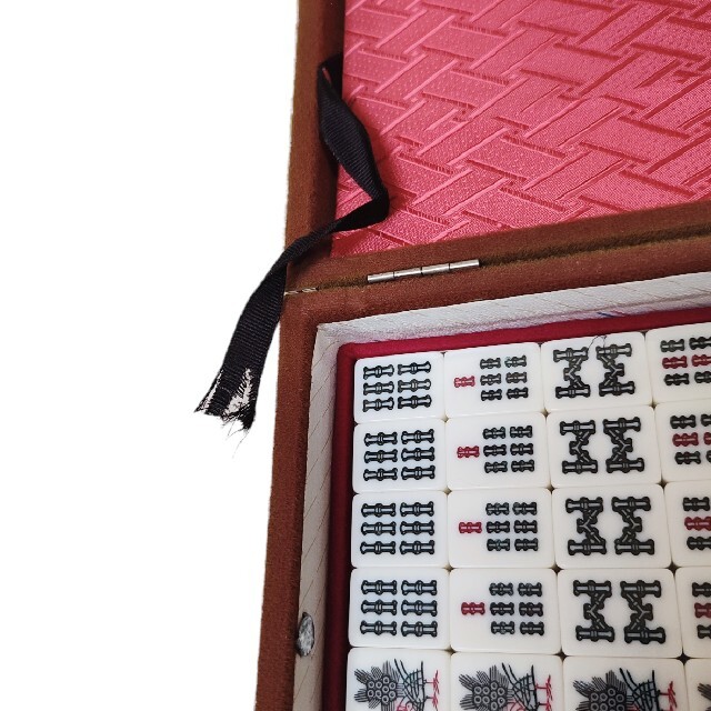 新品・未使用品✨高級麻雀牌 大型 ビッグサイズ ユリア樹脂 新品・未使用品✨高級麻雀牌 大型 ビッグサイズ ユリア樹脂