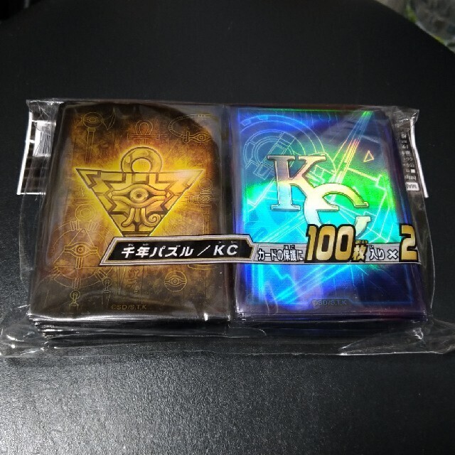 遊戯王(ユウギオウ)のコナミフレンドリーショップ 限定商品 千年パズル/KCプロテクター 新品未開封 エンタメ/ホビーのトレーディングカード(カードサプライ/アクセサリ)の商品写真