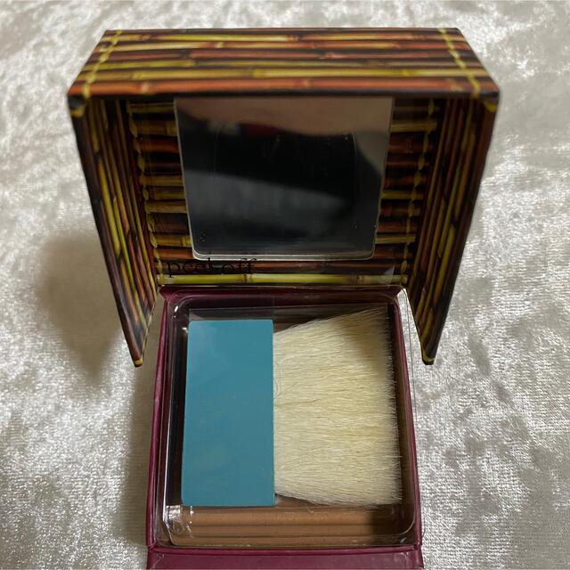 Sephora(セフォラ)のHOOLA benefit 8g ブロンザー コスメ/美容のベースメイク/化粧品(フェイスパウダー)の商品写真