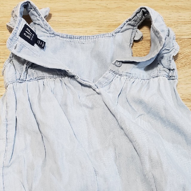 babyGAP(ベビーギャップ)の6-12m　デニム ロンパース  baby GAP DENIM ベビー キッズ/ベビー/マタニティのベビー服(~85cm)(ロンパース)の商品写真