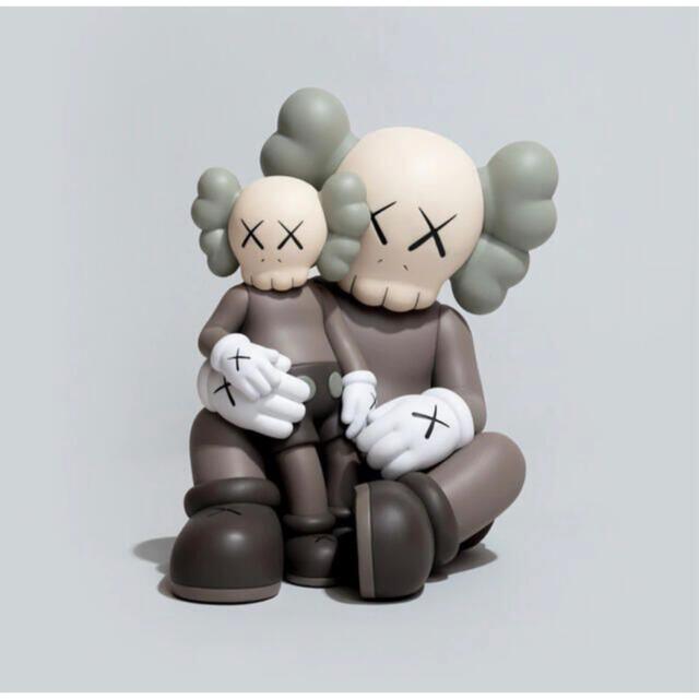 MEDICOM TOY(メディコムトイ)の即日配送　KAWS HOLIDAY フィギュア Brown カウズ エンタメ/ホビーのフィギュア(その他)の商品写真