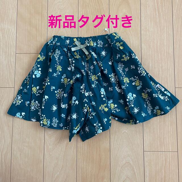 BEBE Noeil(ベベノイユ)のBeBe Noeil新品タグ付き 花柄ショートパンツ 100㎝ キッズ/ベビー/マタニティのキッズ服女の子用(90cm~)(パンツ/スパッツ)の商品写真