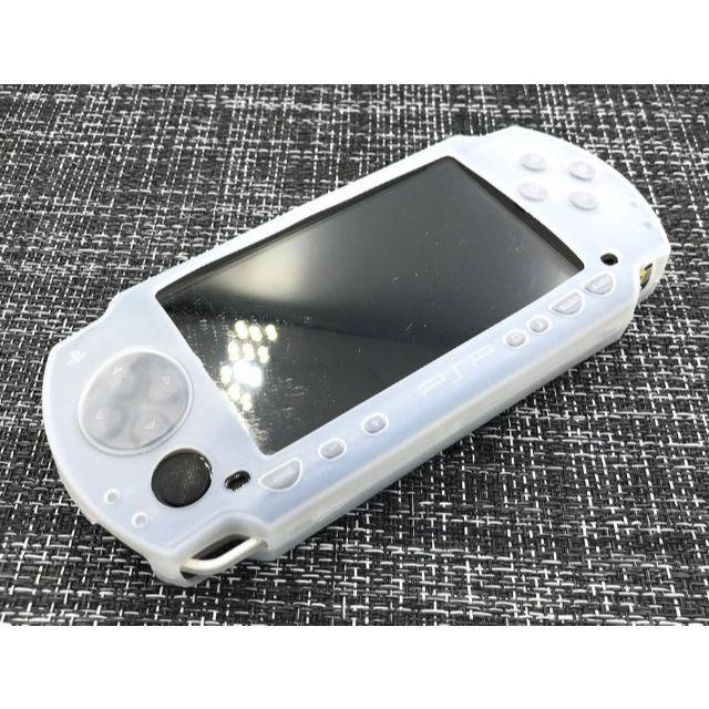 PlayStation Portable(プレイステーションポータブル)のPSP1000 (プレイステーションポータブル) シリコンケース(ホワイト) エンタメ/ホビーのゲームソフト/ゲーム機本体(その他)の商品写真