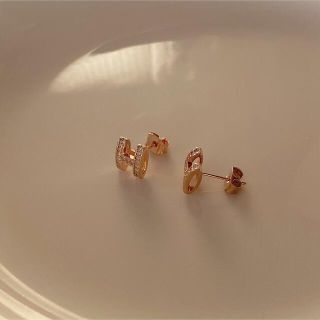 H型ピアス(ピアス)