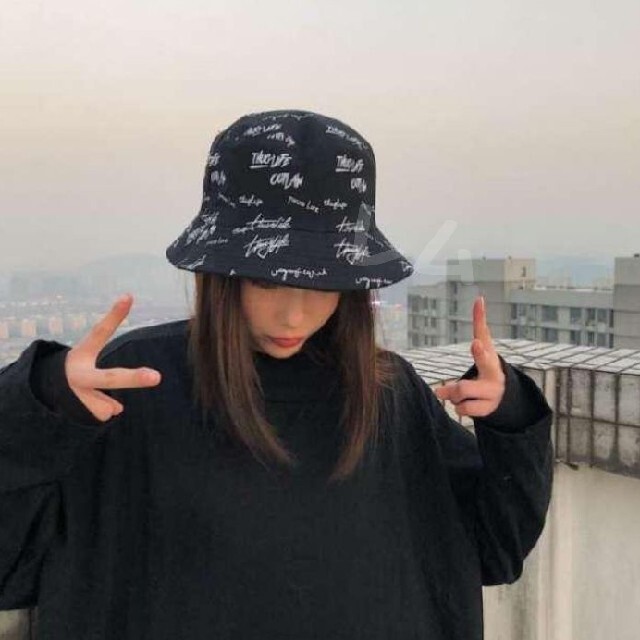 黒　リバーシブル帽子　ブラック　男女兼用　韓国　バケットハット　ストリート メンズの帽子(ハット)の商品写真