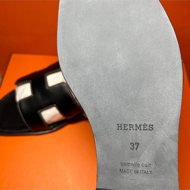 Hermes(エルメス)の【新品未使用】エルメス　新作オラン　黒　37 23.5 レディースの靴/シューズ(サンダル)の商品写真