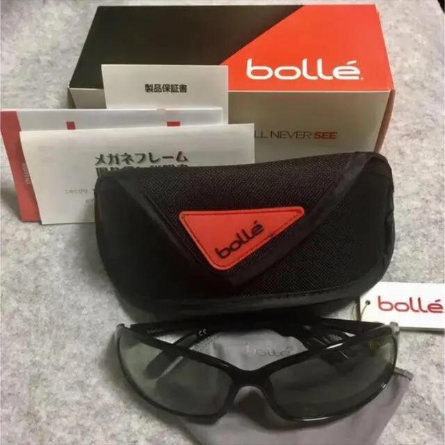 bolle(ボレー)の新品・未使用　(ボレー)bolle サングラス A10571 黒　調光　シンプル レディースのファッション小物(サングラス/メガネ)の商品写真