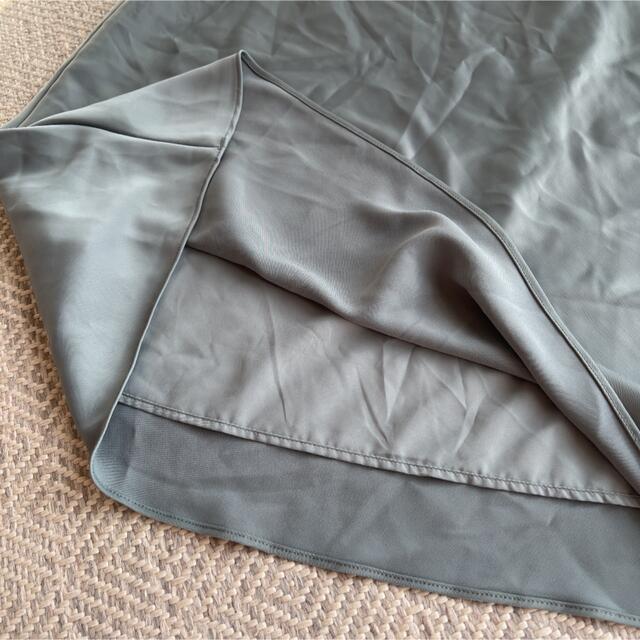 UNIQLO(ユニクロ)のユニクロ　サテンナローフレアスカート♡ レディースのスカート(ひざ丈スカート)の商品写真