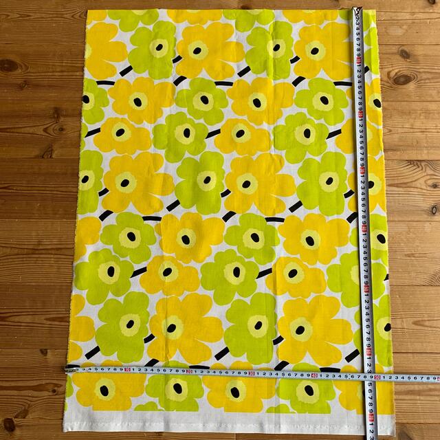 marimekko(マリメッコ)のmarimekko マリメッコ ミニウニッコ生地　イエローライム　72×52 ハンドメイドの素材/材料(生地/糸)の商品写真