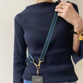 アパルトモンドゥーズィエムクラス(L'Appartement DEUXIEME CLASSE)のアパルトモン Phone Strap Holder グリーン(ベルト)