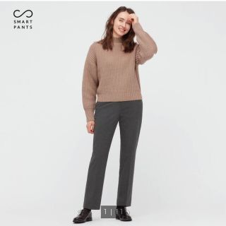 ユニクロ(UNIQLO)のユニクロ　ヒートテックスマートスリムストレートパンツ(クロップドパンツ)