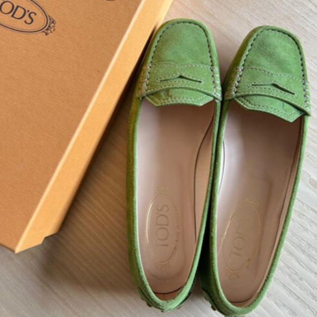 TOD'S(トッズ)の最終【美品】TOD'S トッズ ローファー グリーン 37（24-24.5cm） レディースの靴/シューズ(ローファー/革靴)の商品写真