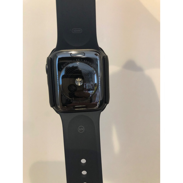 Apple Watch - Apple Watch SE GPSモデル 40mm スペースグレイアルミニウムの通販 by ジョンソン's shop｜ アップルウォッチならラクマ