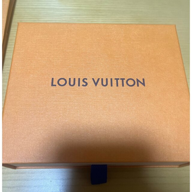 LOUIS VUITTON(ルイヴィトン)のルイヴィトン　ルイヴィトン　LV カプシーヌXS 財布　ミニ財布 レディースのファッション小物(財布)の商品写真