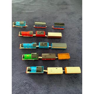 おしゃべりトーマス4台＋その他ノベルティなど(電車のおもちゃ/車)