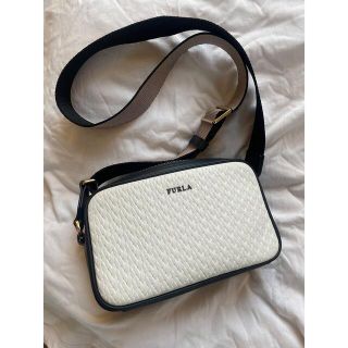 フルラ(Furla)のFURLA     ショルダーバッグ　　値下げ中(ショルダーバッグ)