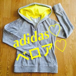 アディダス(adidas)の【adidasベロア生地パーカー♡かわいい♫】(パーカー)