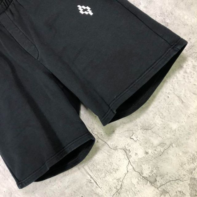 MARCELO BURLON(マルセロブロン)の『Marcelo Burlon』マルセロバーロン (M) スウェットハーフパンツ メンズのパンツ(ショートパンツ)の商品写真