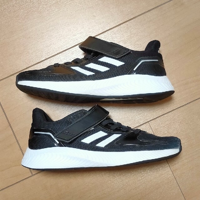 adidas(アディダス)の★最終出品★アディダス adidas ジュニア 靴  19センチ キッズ/ベビー/マタニティのキッズ靴/シューズ(15cm~)(スニーカー)の商品写真