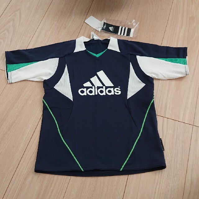 adidas(アディダス)のアディダス ネイビー Tシャツ 新品 キッズ/ベビー/マタニティのキッズ服男の子用(90cm~)(Tシャツ/カットソー)の商品写真