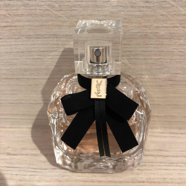 Yves Saint Laurent Beaute(イヴサンローランボーテ)のイヴ・サンローラン モン パリ オーデパルファム 50ml  コスメ/美容の香水(香水(女性用))の商品写真