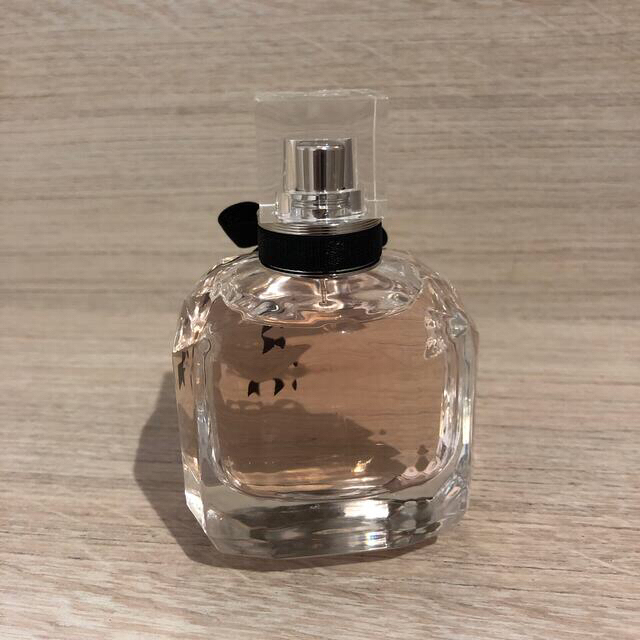 Yves Saint Laurent Beaute(イヴサンローランボーテ)のイヴ・サンローラン モン パリ オーデパルファム 50ml  コスメ/美容の香水(香水(女性用))の商品写真