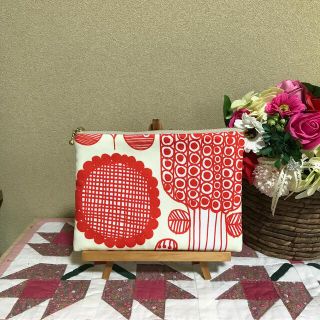 マリメッコ(marimekko)のマリメッコ  生地　ハンドメイド　プータルフリン パルハート　フラットポーチ(ポーチ)