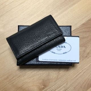 プラダ(PRADA)のプラダキーケース黒型押しレザー新品本物　Q60 2M0025(キーケース)