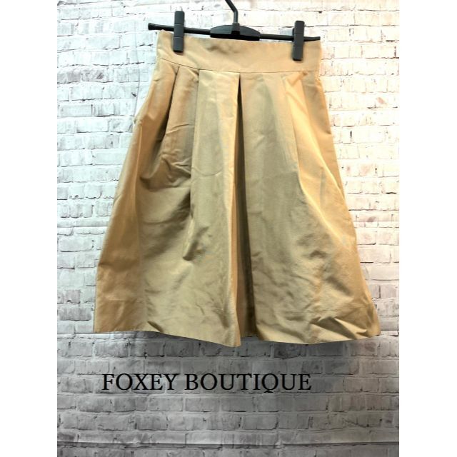 FOXEY(フォクシー)の【美品】FOXEY BOUTIQUE　タックスカート　シルク100%　38 レディースのスカート(ひざ丈スカート)の商品写真