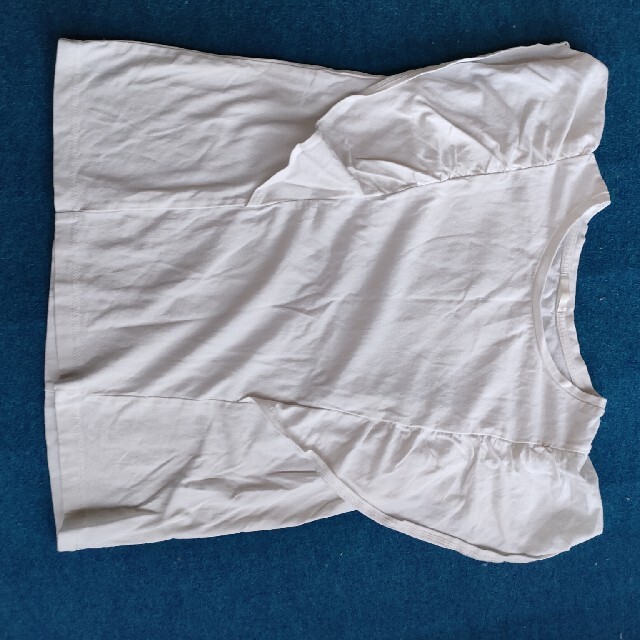 GU(ジーユー)のジーユー のラッフルデザインＴシャツ レディースのトップス(Tシャツ(半袖/袖なし))の商品写真