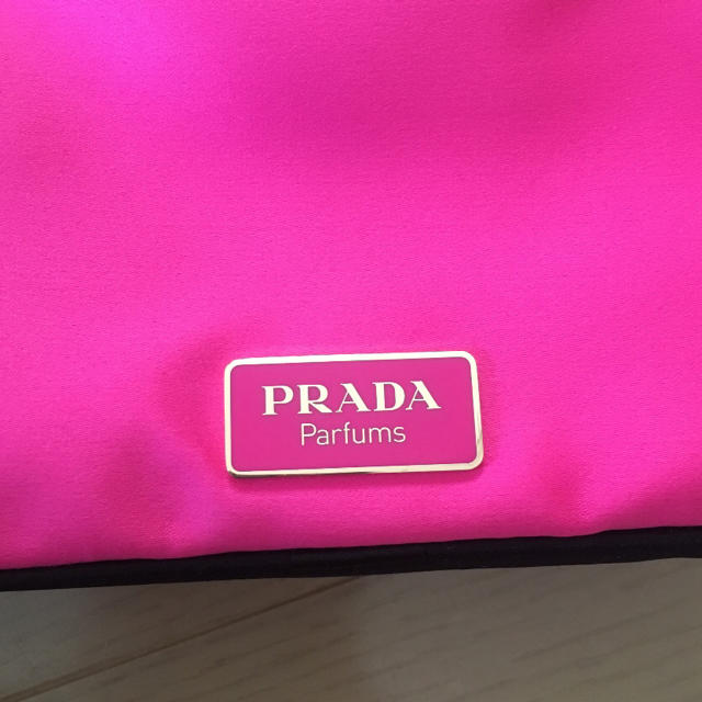 PRADA(プラダ)の♡ばにら♡様専用 新品 PRADA ポーチ レディースのファッション小物(ポーチ)の商品写真