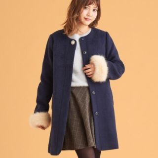 マジェスティックレゴン(MAJESTIC LEGON)のまーこもこ様専用／ネイビー ファー袖ビジュー釦ノーカラーコート(ロングコート)