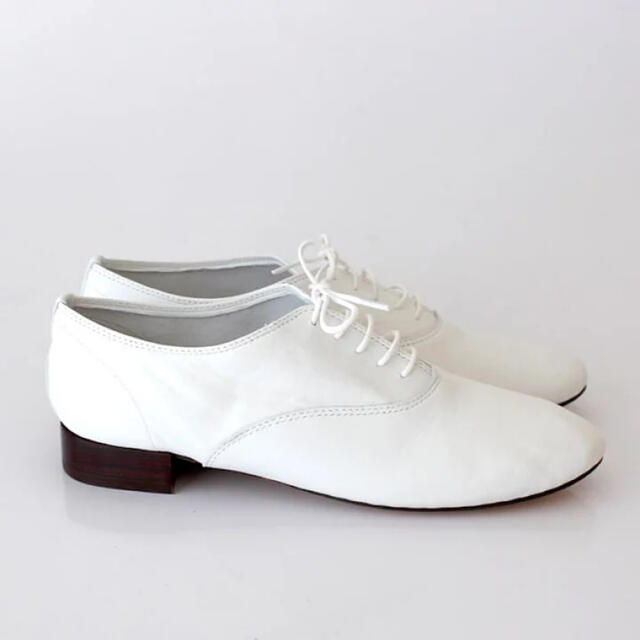 repetto(レペット)の《新品未使用》repetto(レペット)V377C Ziziジジ ホワイト 37 レディースの靴/シューズ(ローファー/革靴)の商品写真