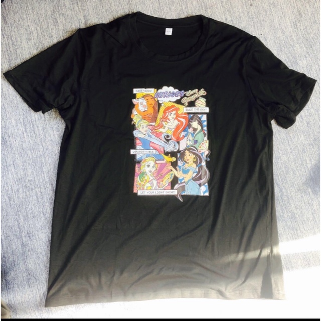 【新品】ディズニープリンセスTシャツ　BK レディースのトップス(Tシャツ(半袖/袖なし))の商品写真