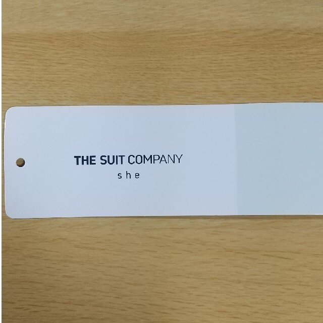 THE SUIT COMPANY(スーツカンパニー)の『THE SUIT COMPANY』Vネックメタルチャーム付8分丈袖ブラウス レディースのトップス(シャツ/ブラウス(長袖/七分))の商品写真