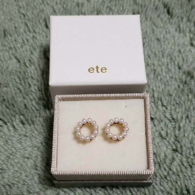 ete(エテ)の専用⭐︎箱なしete パール リバーシブル ループイヤリング レディースのアクセサリー(イヤリング)の商品写真