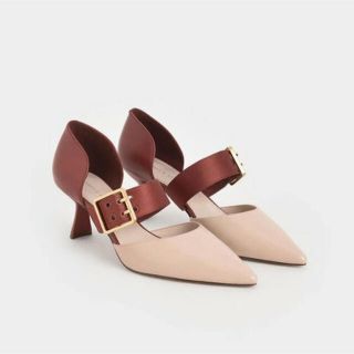 チャールズアンドキース(Charles and Keith)のオーバーサイズドバックル ポインテッドトゥパンプス(ハイヒール/パンプス)