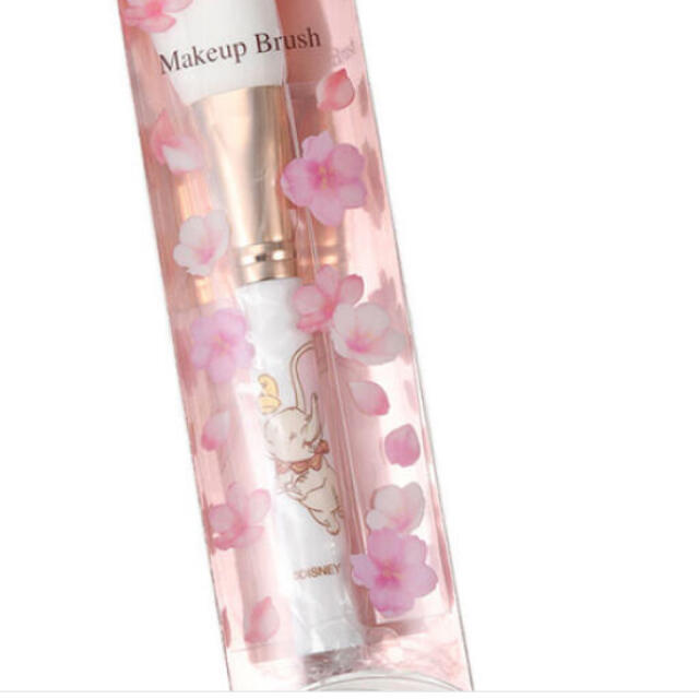 Makeup Brush   メイクブラシ  ディズニー  ダンボ 新品未開封 コスメ/美容のメイク道具/ケアグッズ(チーク/フェイスブラシ)の商品写真