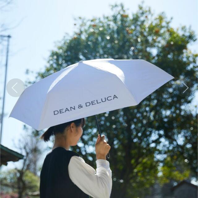 DEAN & DELUCA(ディーンアンドデルーカ)の【新品タグ付き】DEAN & DELUCA　折り畳み傘 (晴雨兼用)ホワイト レディースのファッション小物(傘)の商品写真