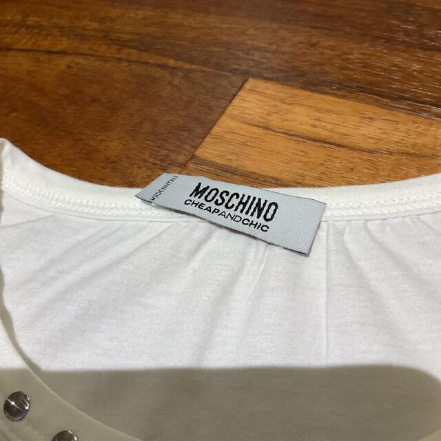 MOSCHINO(モスキーノ)の専用です【MOSCHINO】ラインストーンTシャツ　カットソー　モスキーノ レディースのトップス(Tシャツ(半袖/袖なし))の商品写真