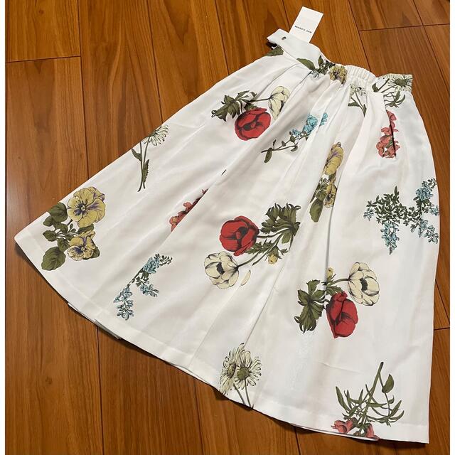 RayCassin(レイカズン)の【新品】スカート　花柄　レイカズン レディースのスカート(ひざ丈スカート)の商品写真