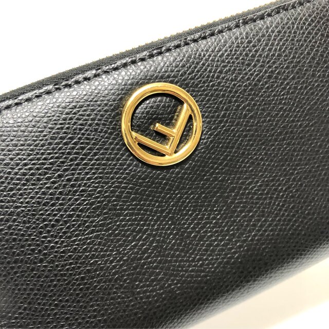 【美品】FENDI フェンディ エフイズ　ラウンドファスナー　フェンディ 長財布