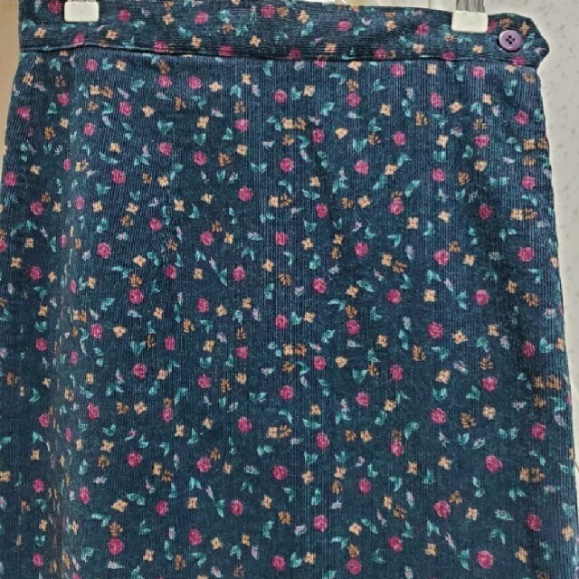 Grimoire(グリモワール)のスカート コーデュロイ 花柄 グリーン ブルー パープル ヴィンテージ レトロ レディースのスカート(ロングスカート)の商品写真