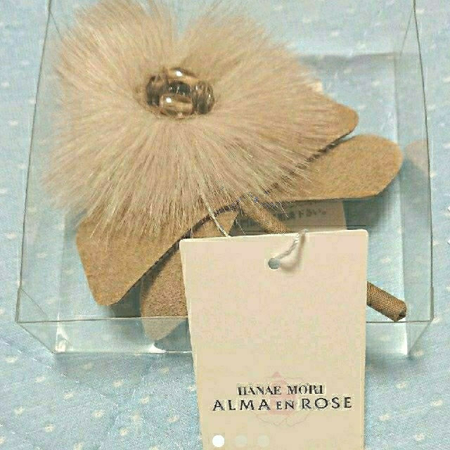 HANAE MORI(ハナエモリ)の新品 タグ付 ALMA EN ROSE アルマアンローズ コサージュ レディースのアクセサリー(ブローチ/コサージュ)の商品写真