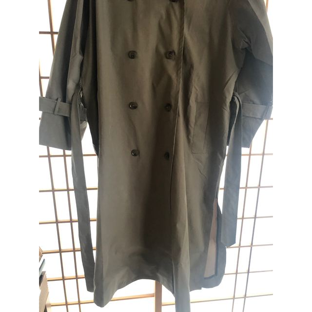 DEUXIEME CLASSE(ドゥーズィエムクラス)のTOTEME Taupe Techno Trench Coat XS新品 レディースのジャケット/アウター(トレンチコート)の商品写真