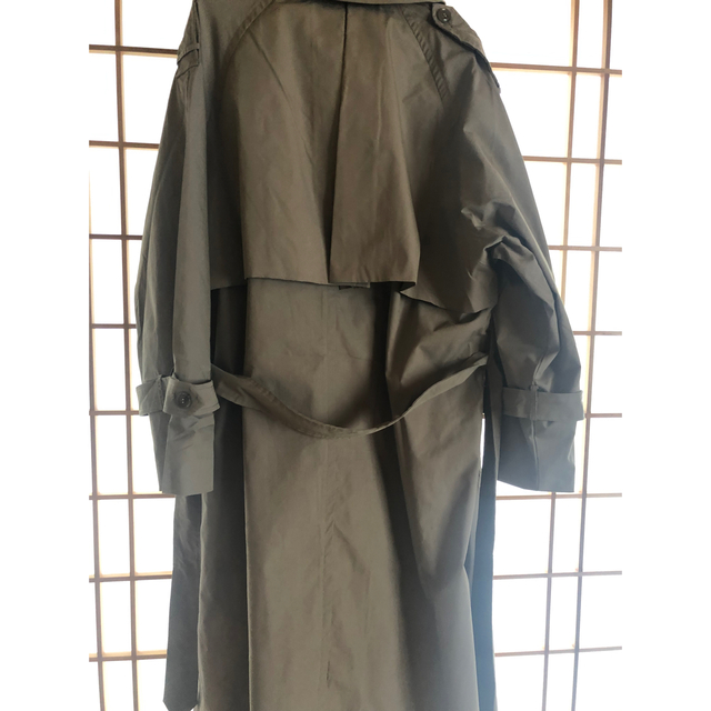 DEUXIEME CLASSE(ドゥーズィエムクラス)のTOTEME Taupe Techno Trench Coat XS新品 レディースのジャケット/アウター(トレンチコート)の商品写真