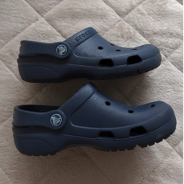 crocs(クロックス)のCROCS  ジュニア用サンダル キッズ/ベビー/マタニティのキッズ靴/シューズ(15cm~)(サンダル)の商品写真