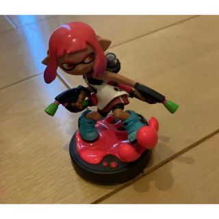 ニンテンドースイッチ(Nintendo Switch)のスプラトゥーン　amiibo ガール ネオンピンク　動作確認済初期化済(家庭用ゲームソフト)