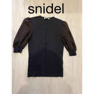 スナイデル(SNIDEL)のsnidel ブラック　パフスリーブ　カットソー(カットソー(半袖/袖なし))